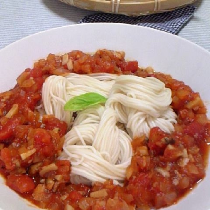 トマト缶deバジルきかせて♪トマト素麺♪